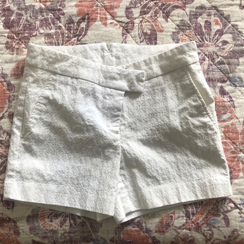 Beautiful White shorts-textured